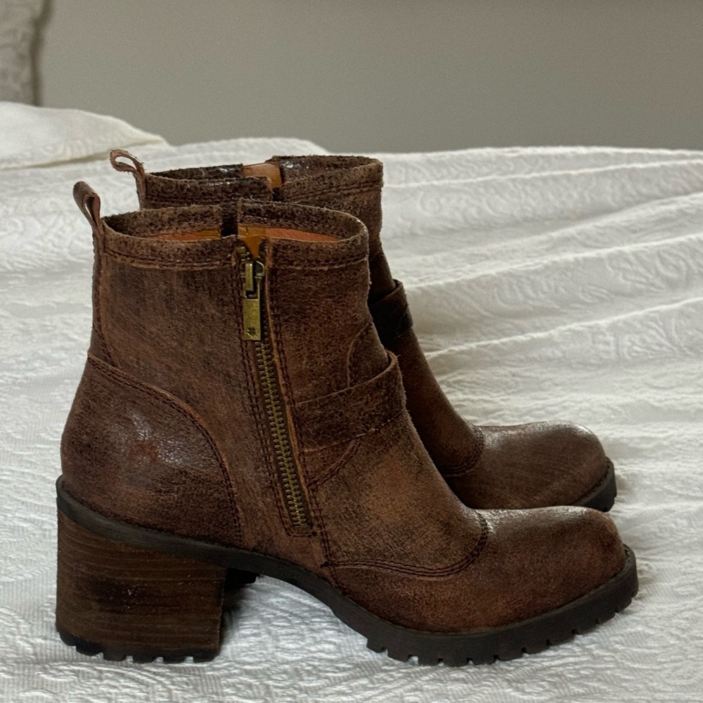 Lucky Brand brown distressed boots - Picture 6 of 10